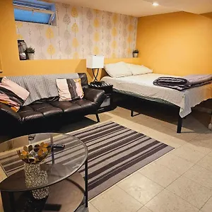 Warm Queens 5 Min From Laguardia 1 Min From Train New York