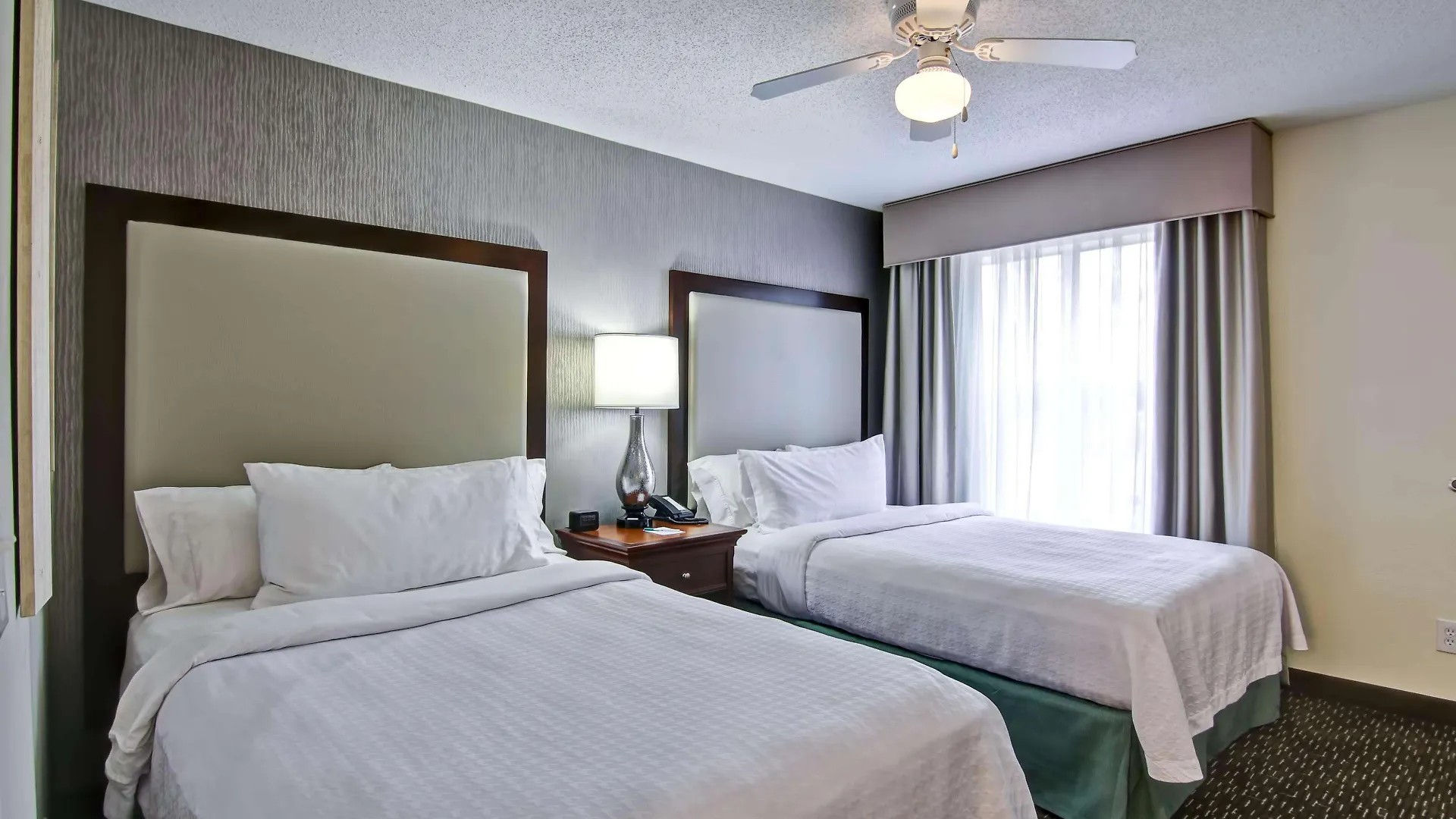 Poplar Inn And Suites Memphis 3*,