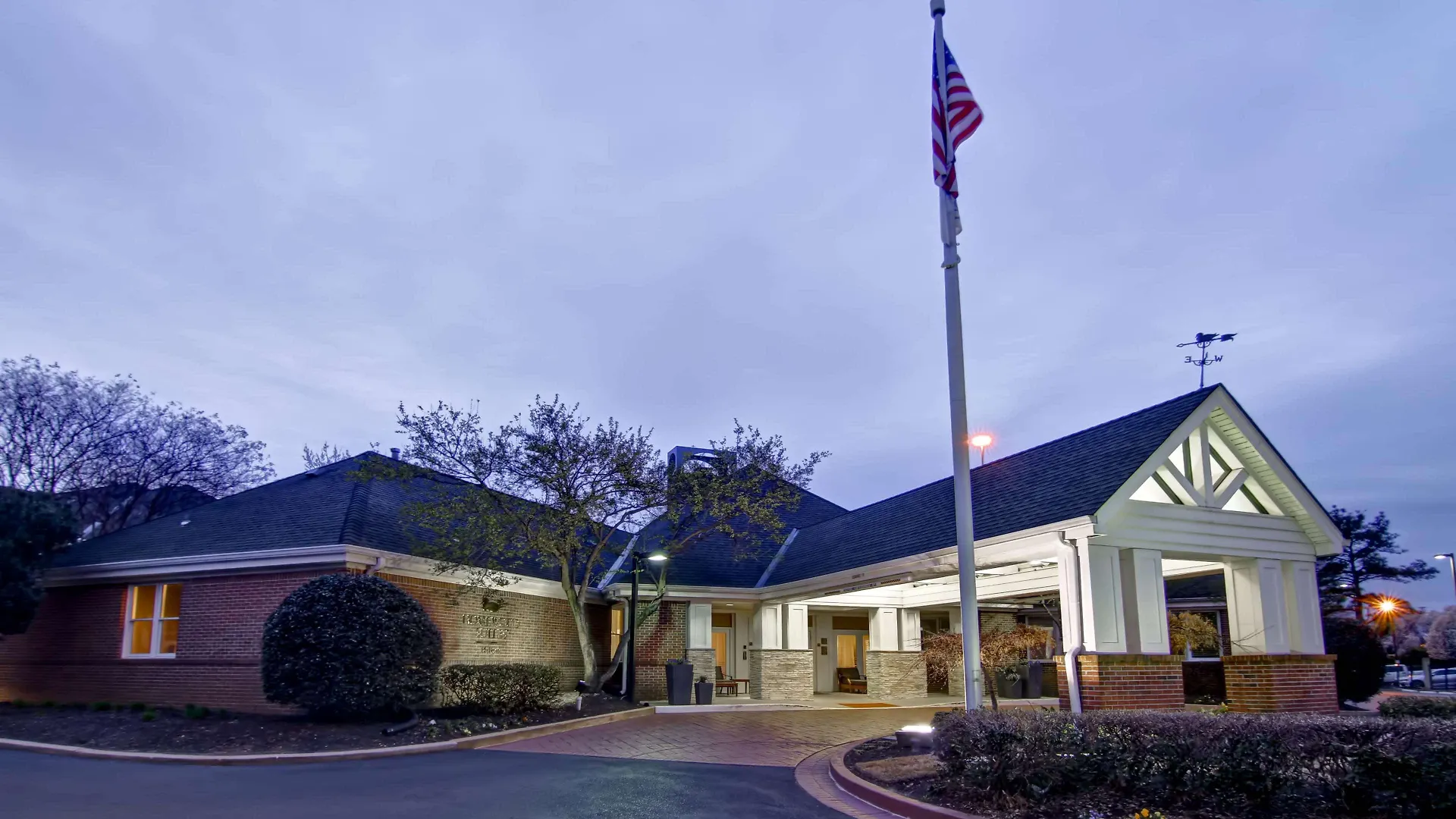 Hotel Poplar Inn And Suites Memphis