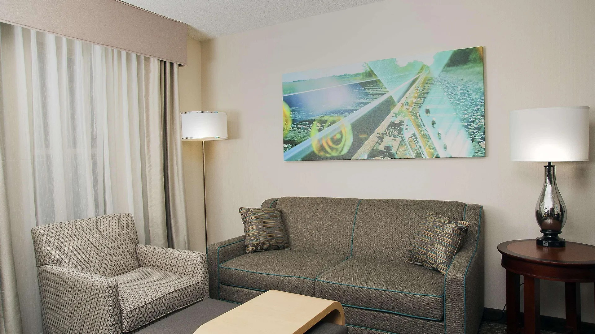 Hotel Poplar Inn And Suites Memphis