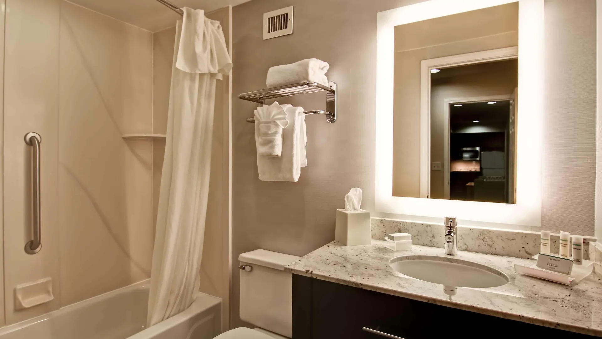 Hotel Poplar Inn And Suites Memphis