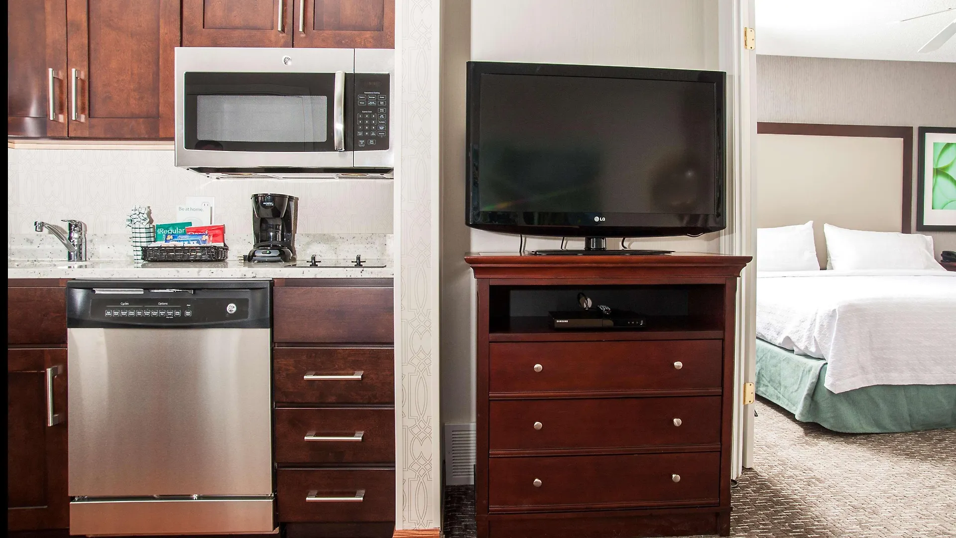 Poplar Inn And Suites Memphis 3*,  United States