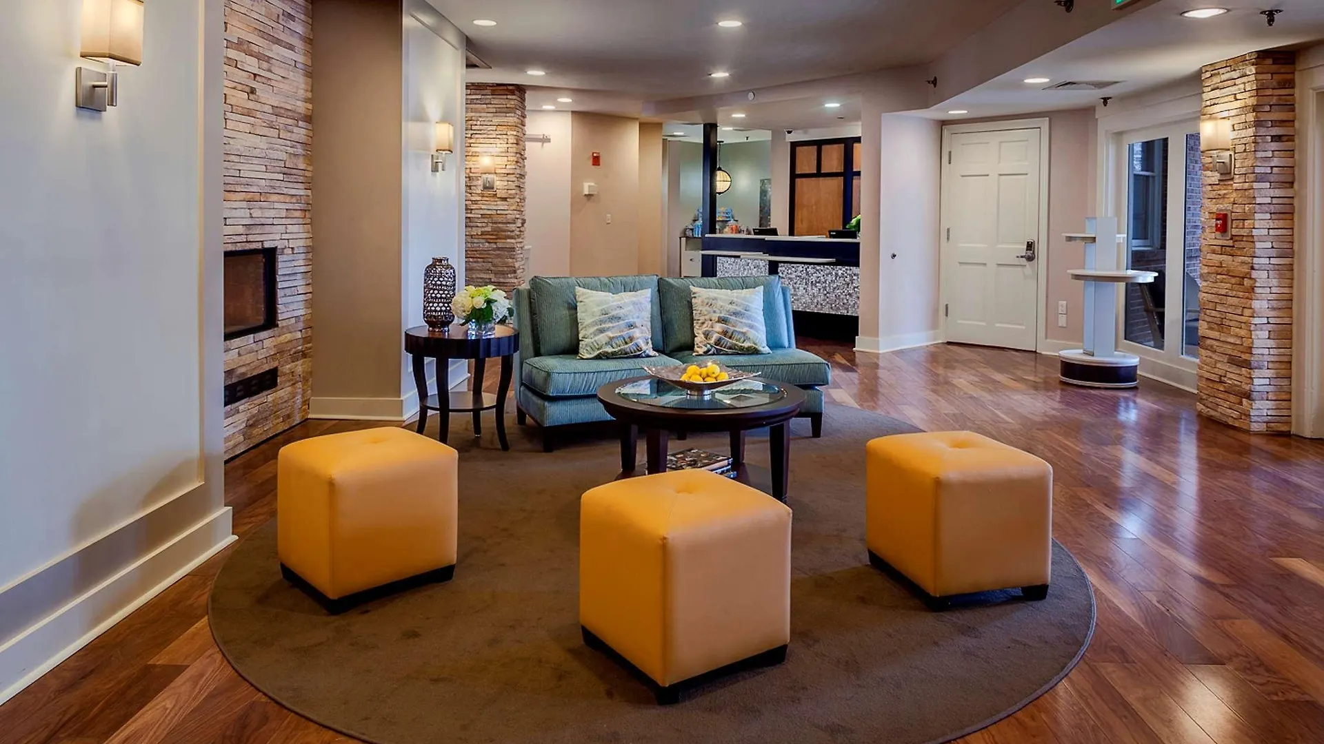 Hotel Poplar Inn And Suites Memphis
